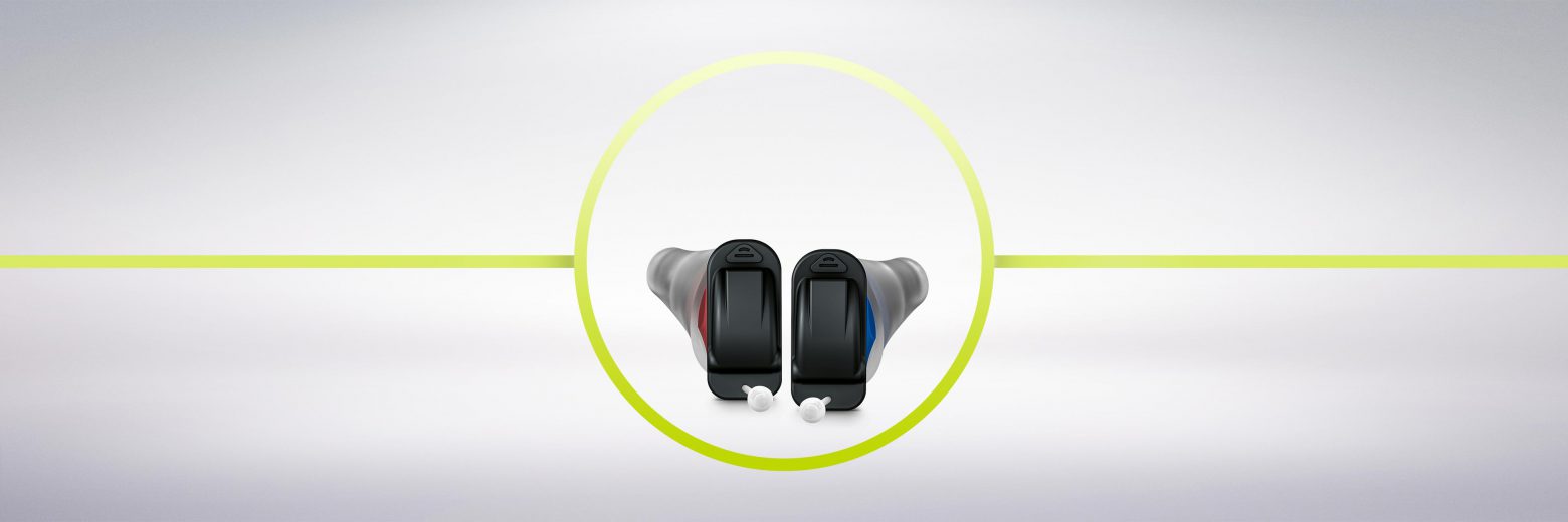 Verdens første CROS CIC-løsning til personer med uafhjælpeligt høretab på det ene øre. Det nye CROS Silk Nx modtager lyd på den ene side af hovedet og sender den til et høreapparat på den anden side.